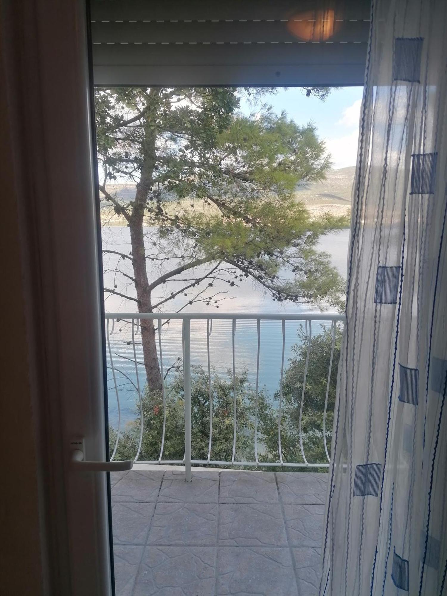 Apartman Volarevic Donji Karin Екстериор снимка