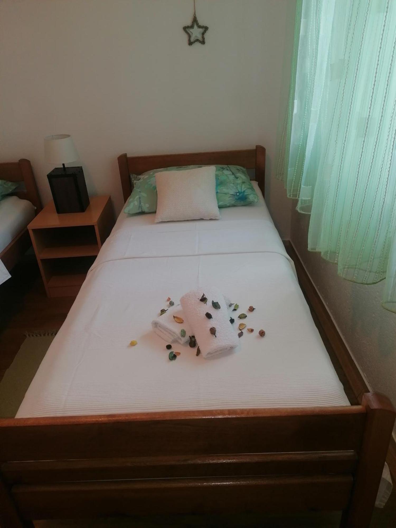 Apartman Volarevic Donji Karin Екстериор снимка