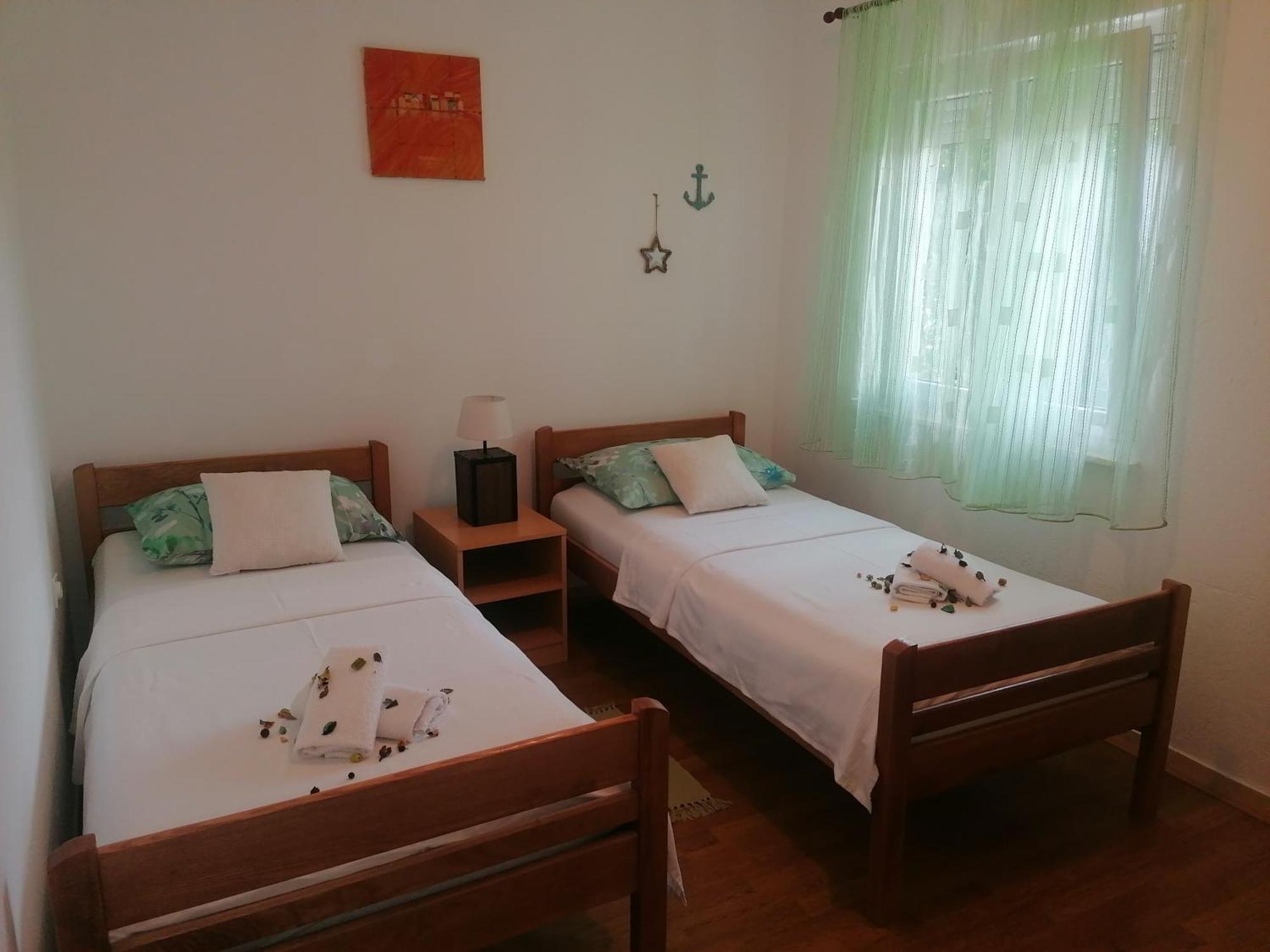 Apartman Volarevic Donji Karin Екстериор снимка